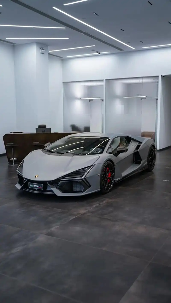 Hình nền Lamborghini Revuelto 16