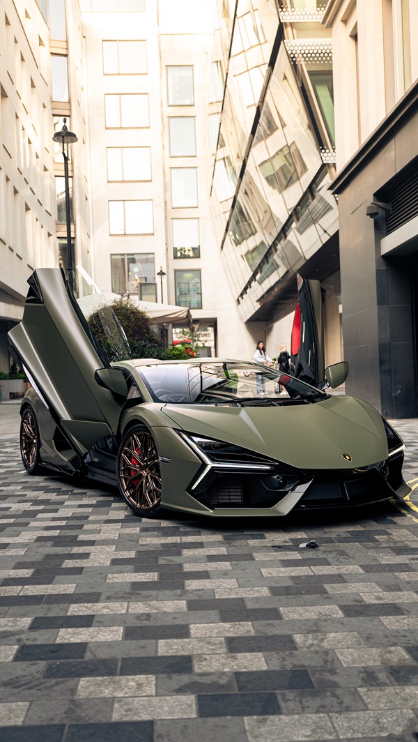 Hình nền Lamborghini Revuelto 24